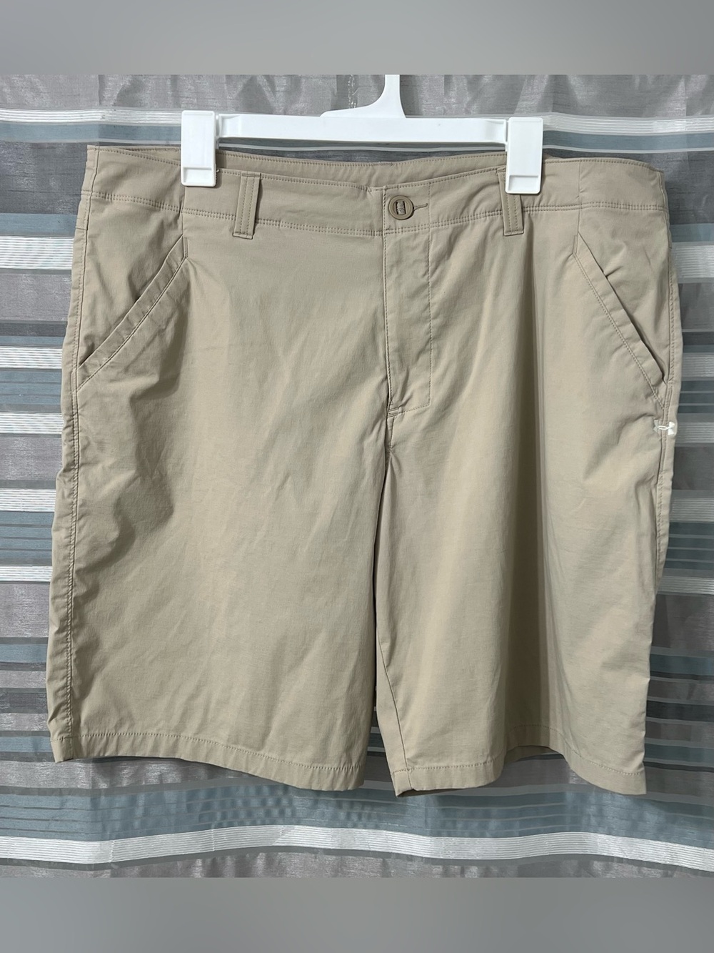 Under Armour Men's Fish Hunter Shorts UPF 30+ in Khaki